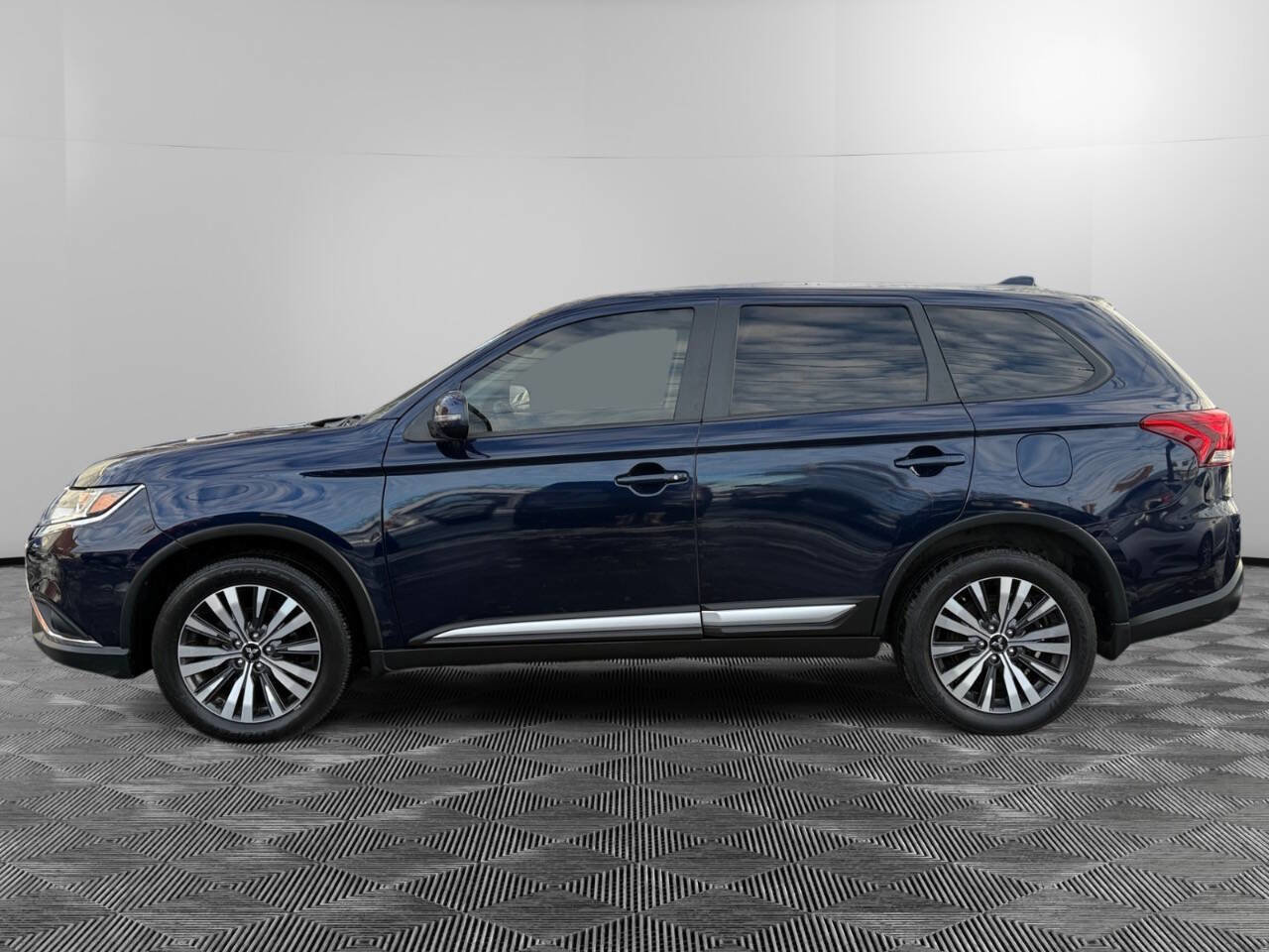 Used 2019 Mitsubishi Outlander SE image 8