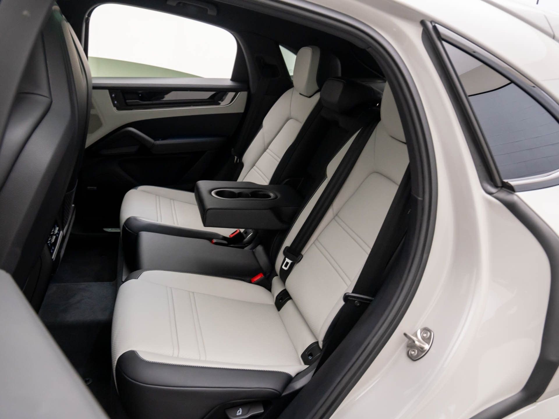 New 2026 Porsche Cayenne E-Hybrid Coupe AWD/4WD image 18