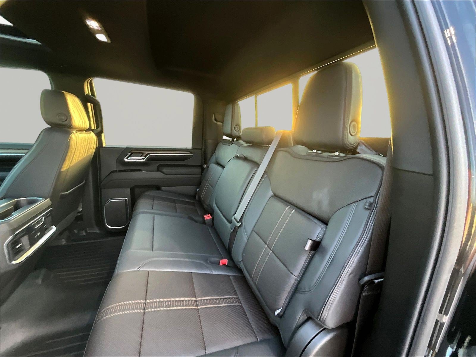 Used 2024 Chevrolet Silverado 2500 High Country w/ Technology Package AWD/4WD image 23
