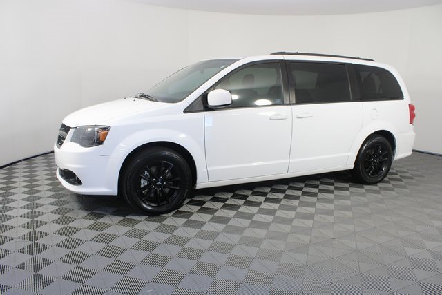 Used 2020 Dodge Grand Caravan SE image 2