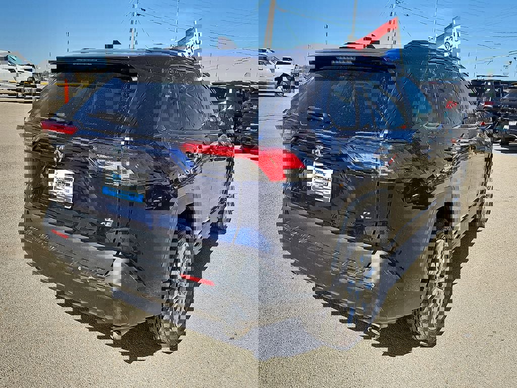 Used 2021 Toyota RAV4 XLE Premium image 7