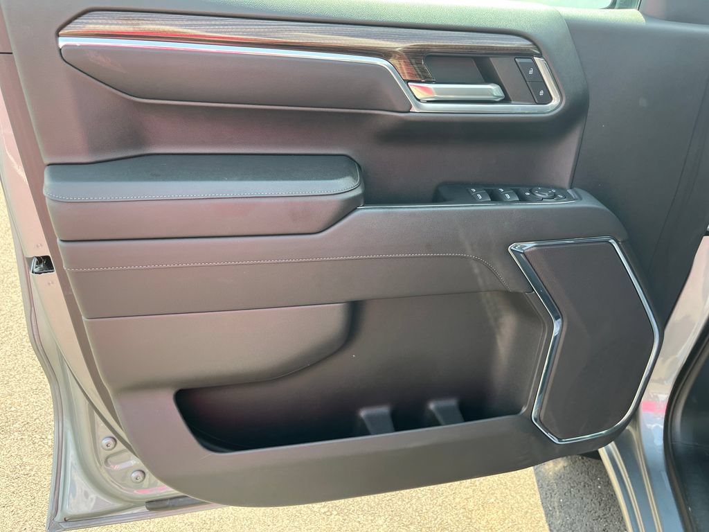 Used 2023 Chevrolet Silverado 1500 LT AWD/4WD image 12