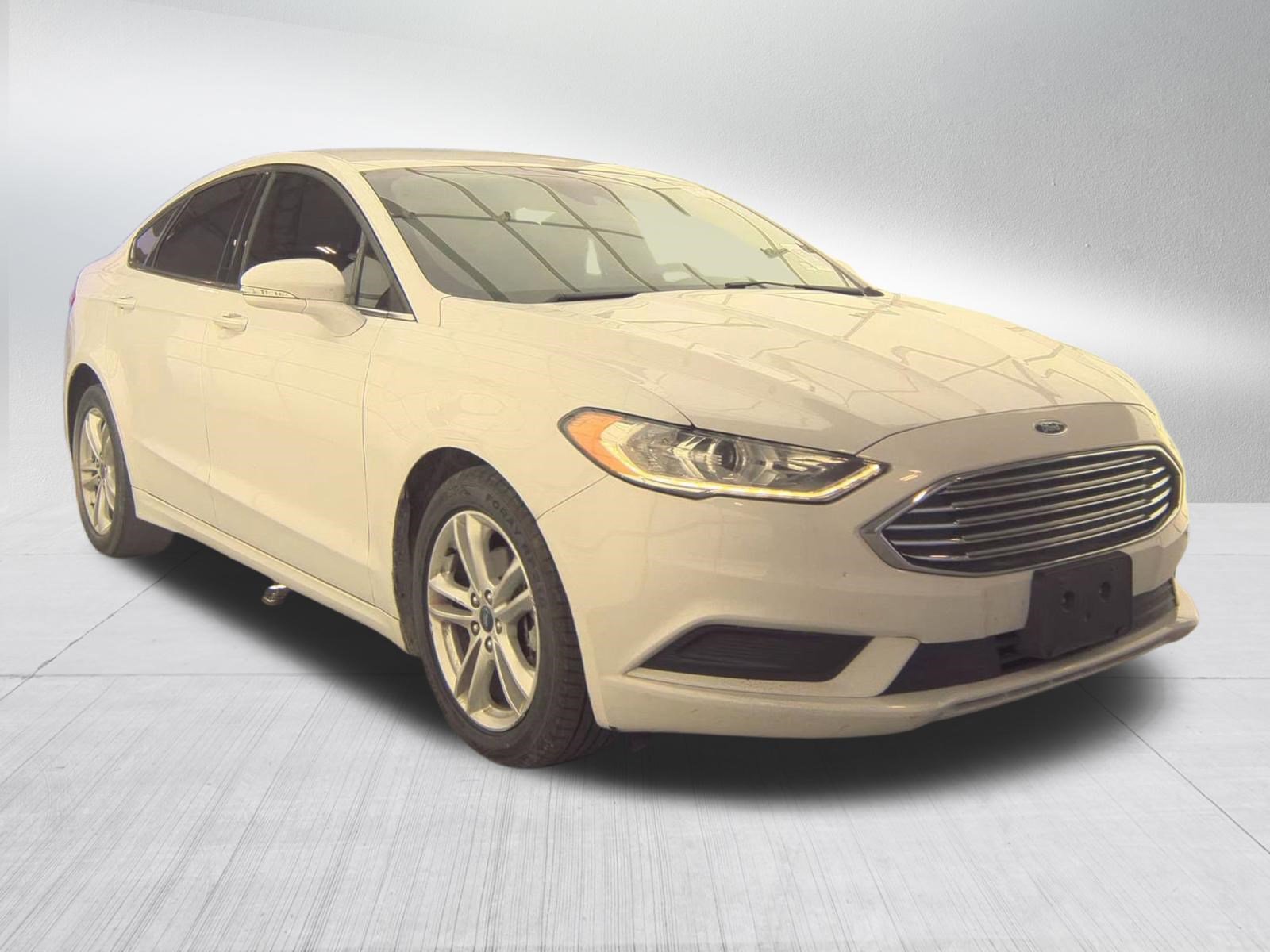Used 2018 Ford Fusion SE FWD image 4