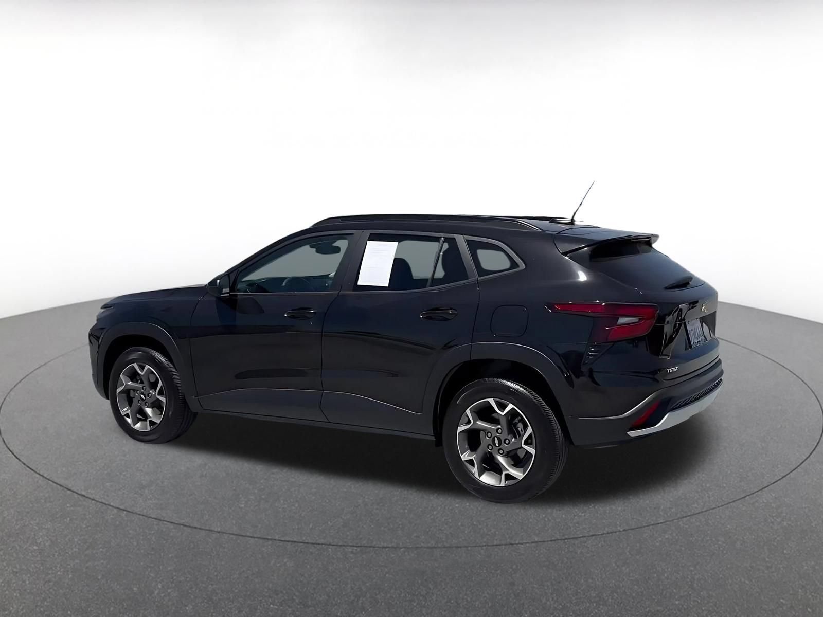 Used 2025 Chevrolet Trax LT FWD image 10