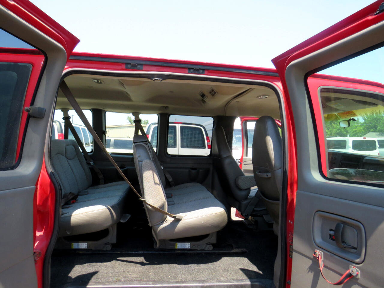 Used 2003 Chevrolet Express 2500 Passenger w/ LS Preferred Equipment Group image 31