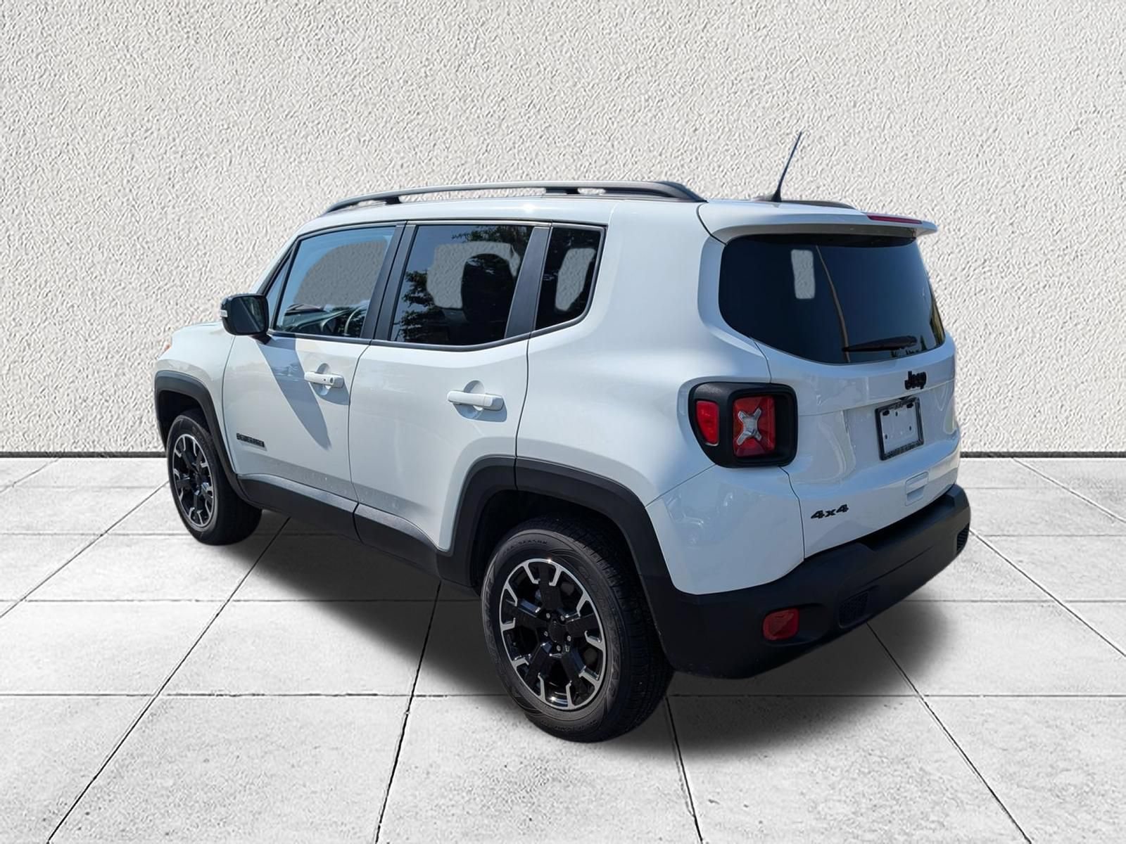 Used 2023 Jeep Renegade Latitude AWD/4WD image 5