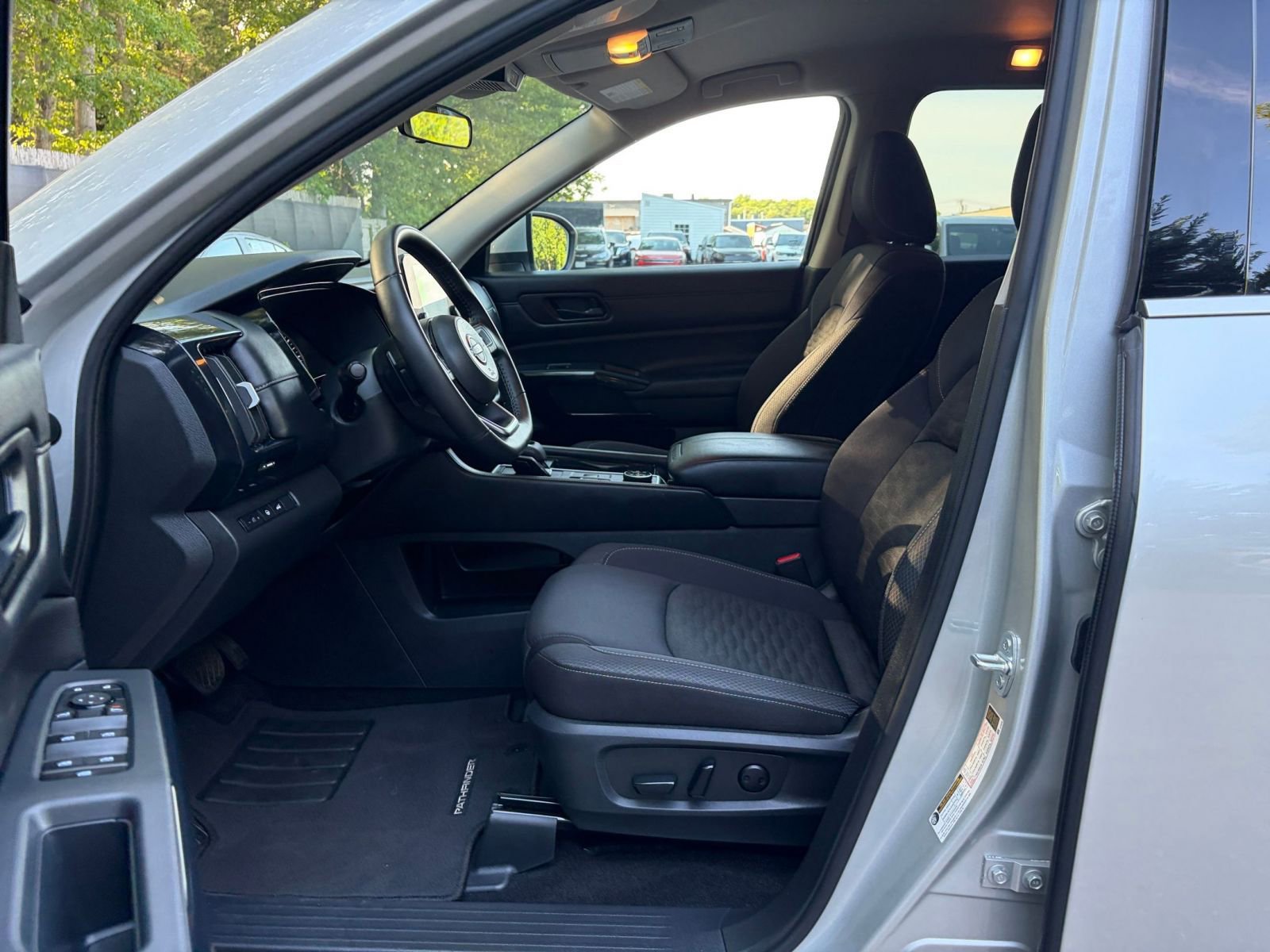 Used 2025 Nissan Pathfinder SV AWD/4WD image 29