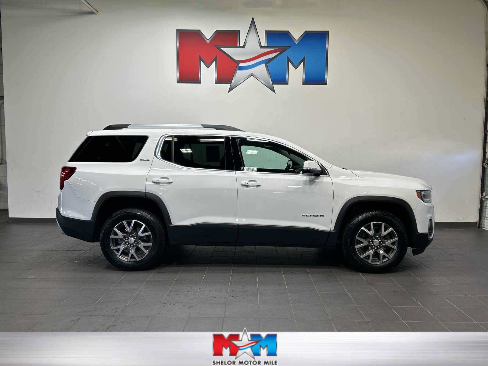 Used 2022 GMC Acadia SLE w/ Driver Convenience Package AWD/4WD image 1