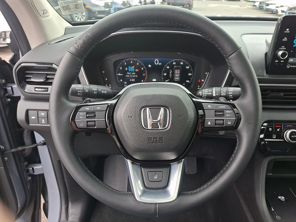 Used 2025 Honda Pilot Elite image 19