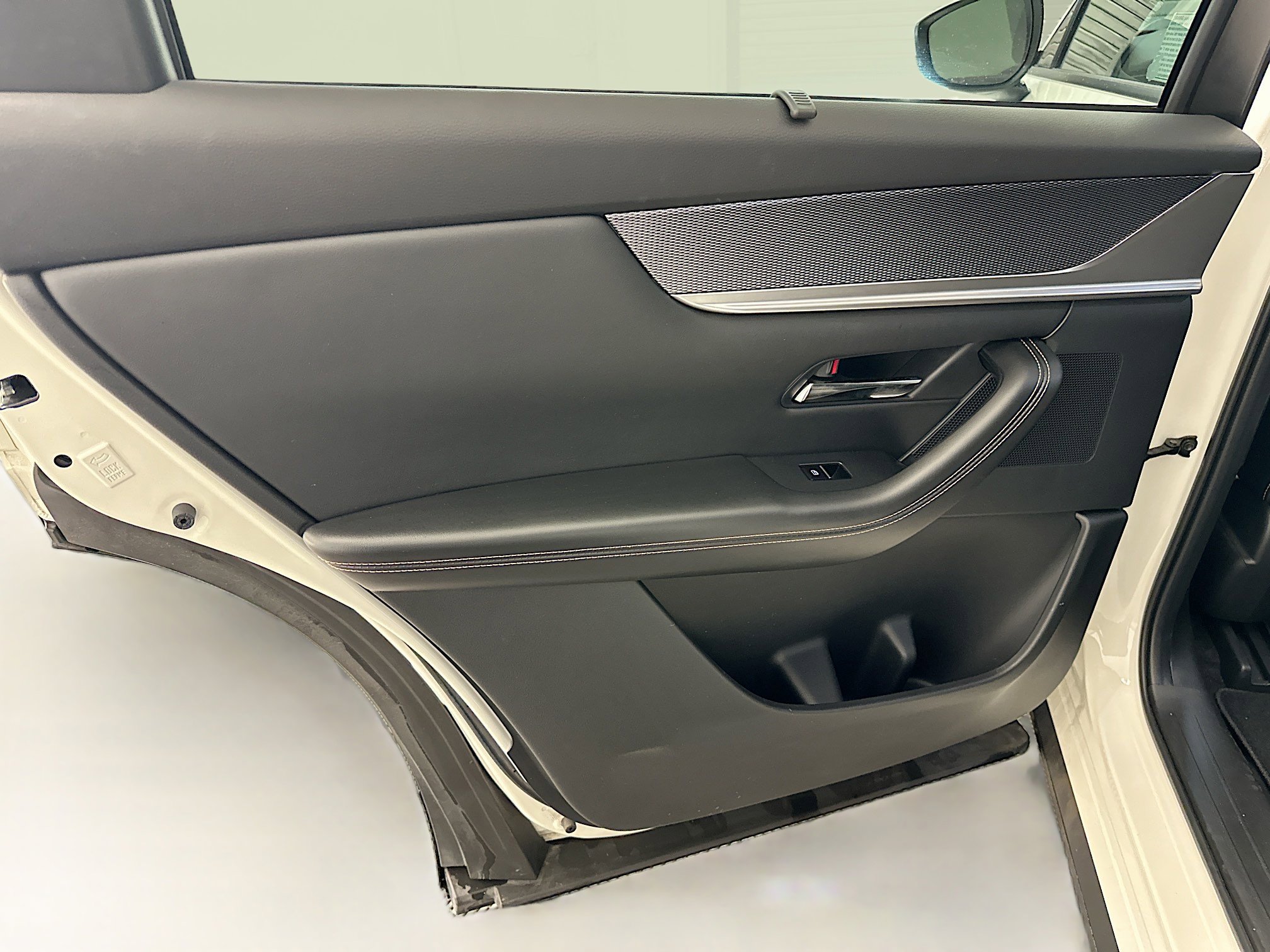 Used 2024 MAZDA CX-90 Plug-In Hybrid w/ Preferred image 28