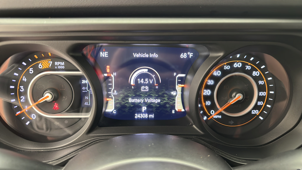 Used 2024 Jeep Wrangler Rubicon AWD/4WD image 13