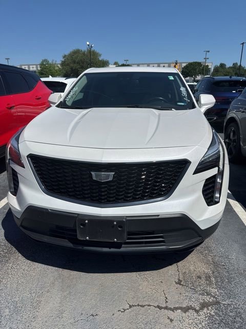 Used 2022 Cadillac XT4 Luxury w/ LPO, ONYX Package FWD image 2