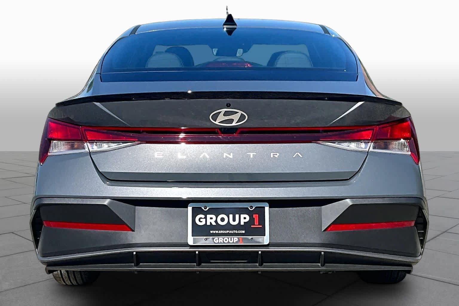 Used 2026 Hyundai Elantra SEL Sport FWD image 5