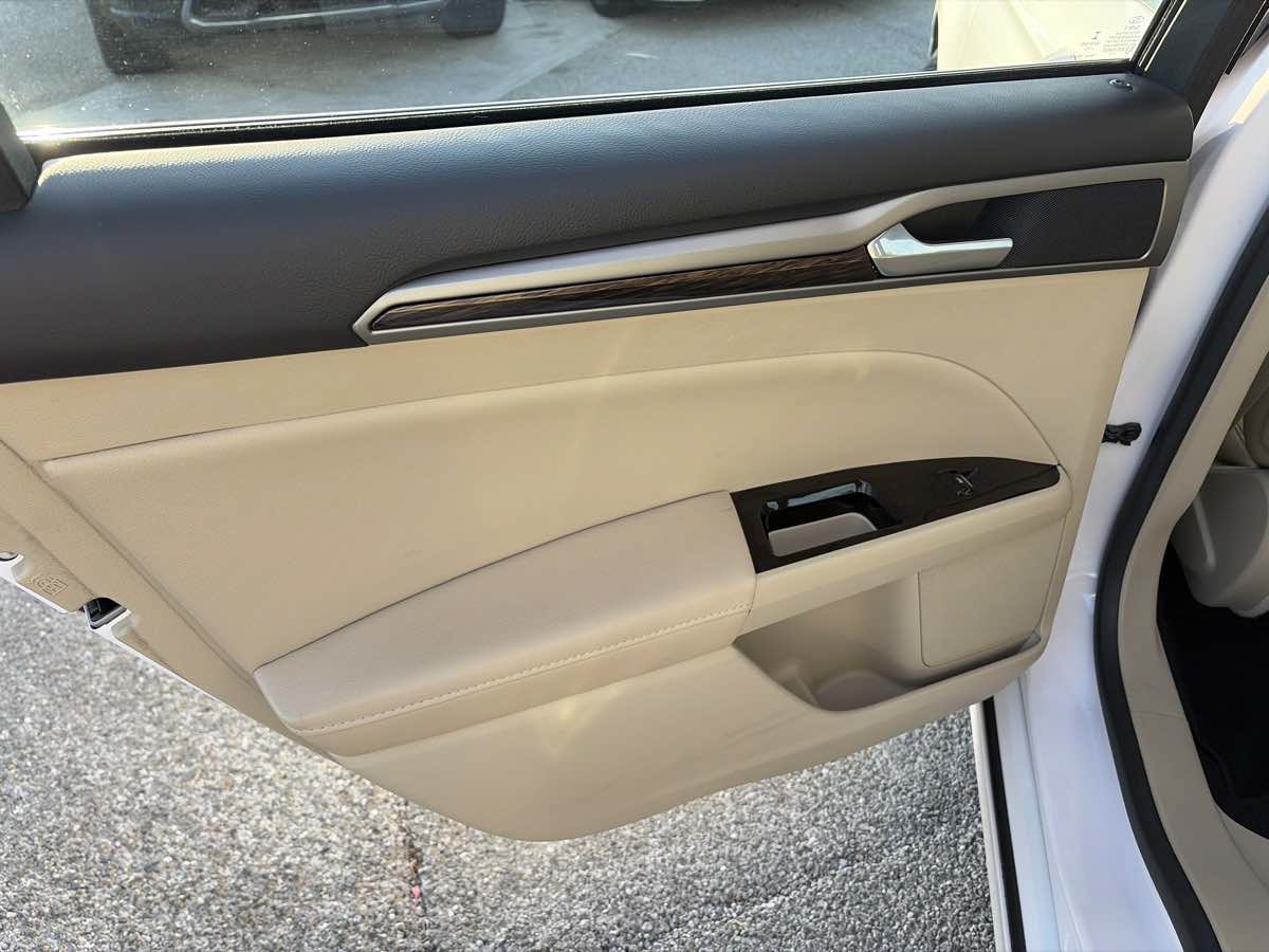 Used 2013 Ford Fusion SE FWD image 12