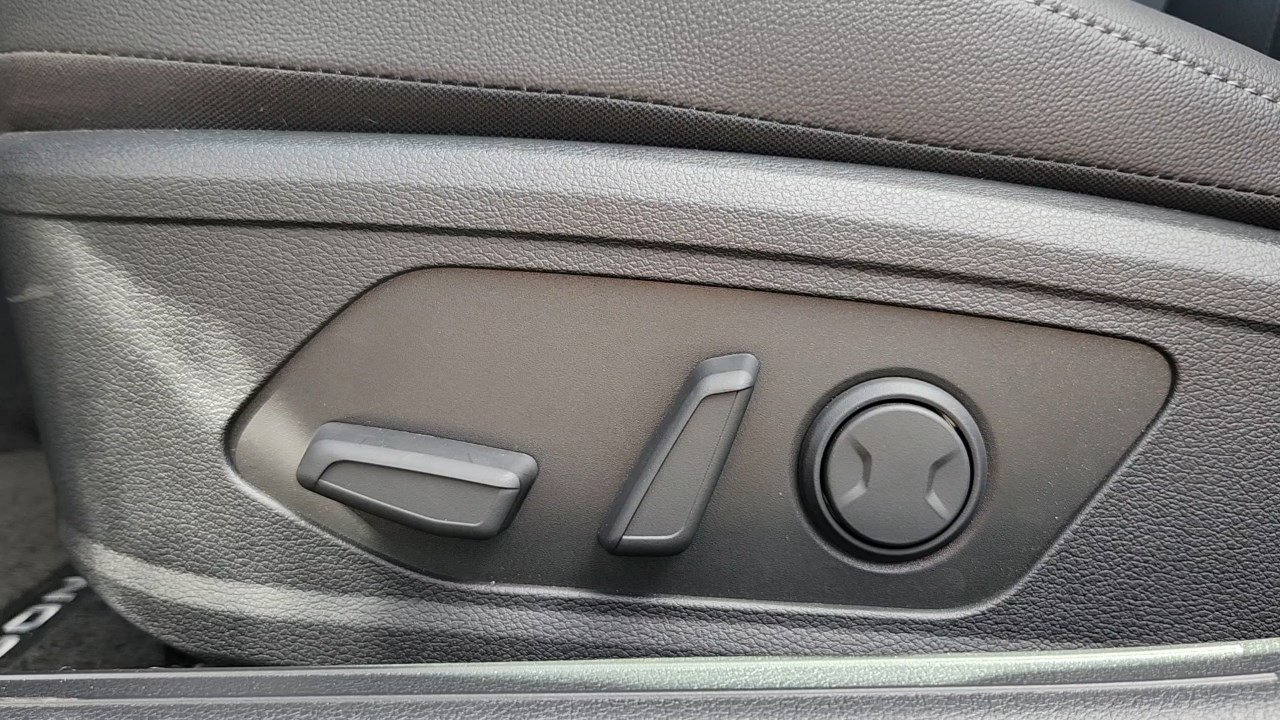 New 2025 Hyundai Sonata Limited image 8