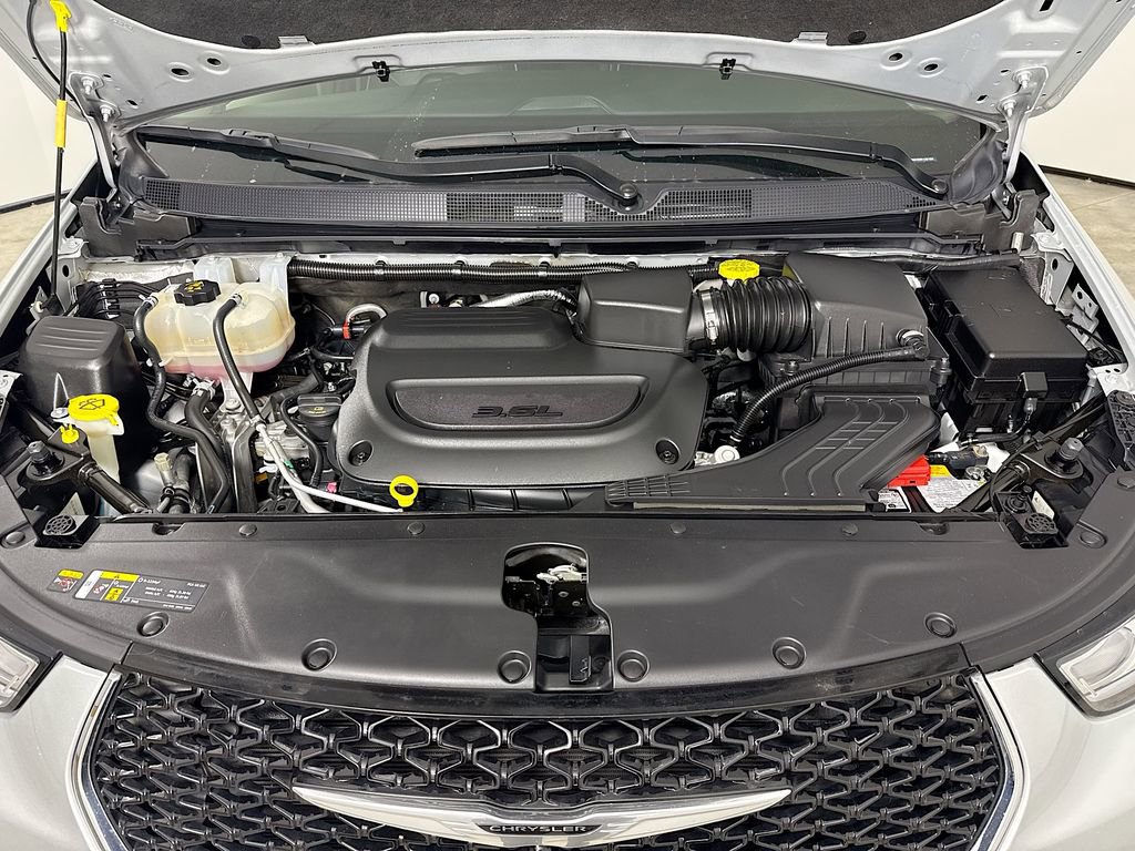 Used 2024 Chrysler Pacifica Limited image 37