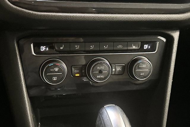 Used 2021 Volkswagen Tiguan SE image 26