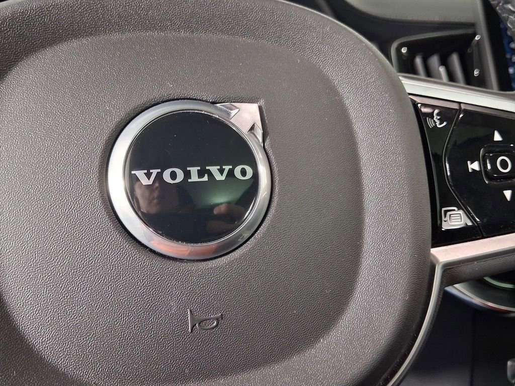 Used 2025 Volvo XC90 B6 Plus w/ Protection Package Premier AWD/4WD image 36