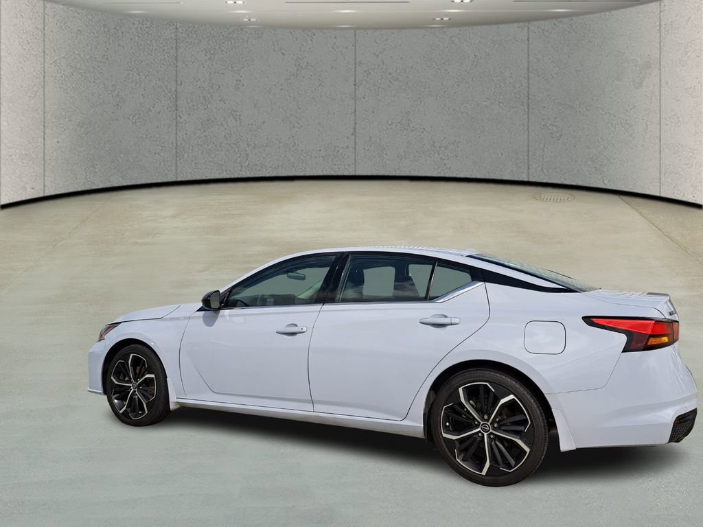 Used 2024 Nissan Altima 2.5 SR w/ SR Premium Package image 7