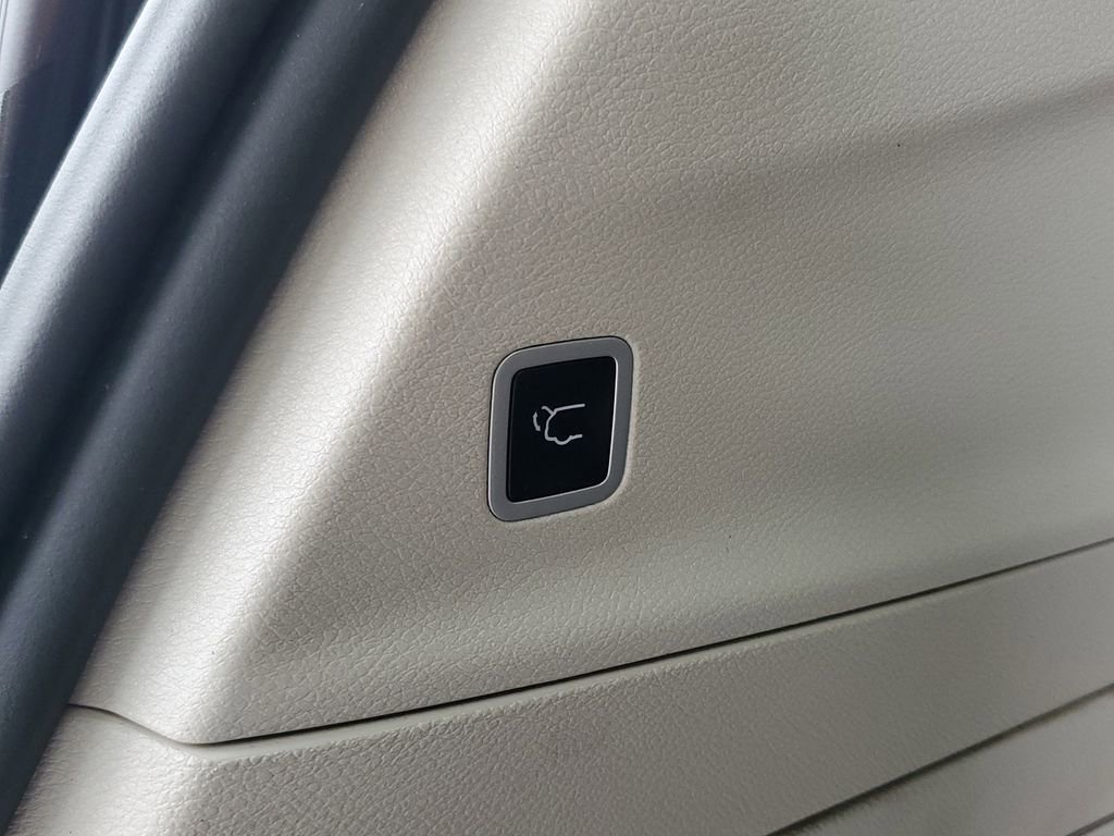 Used 2022 Chrysler Pacifica Limited image 9