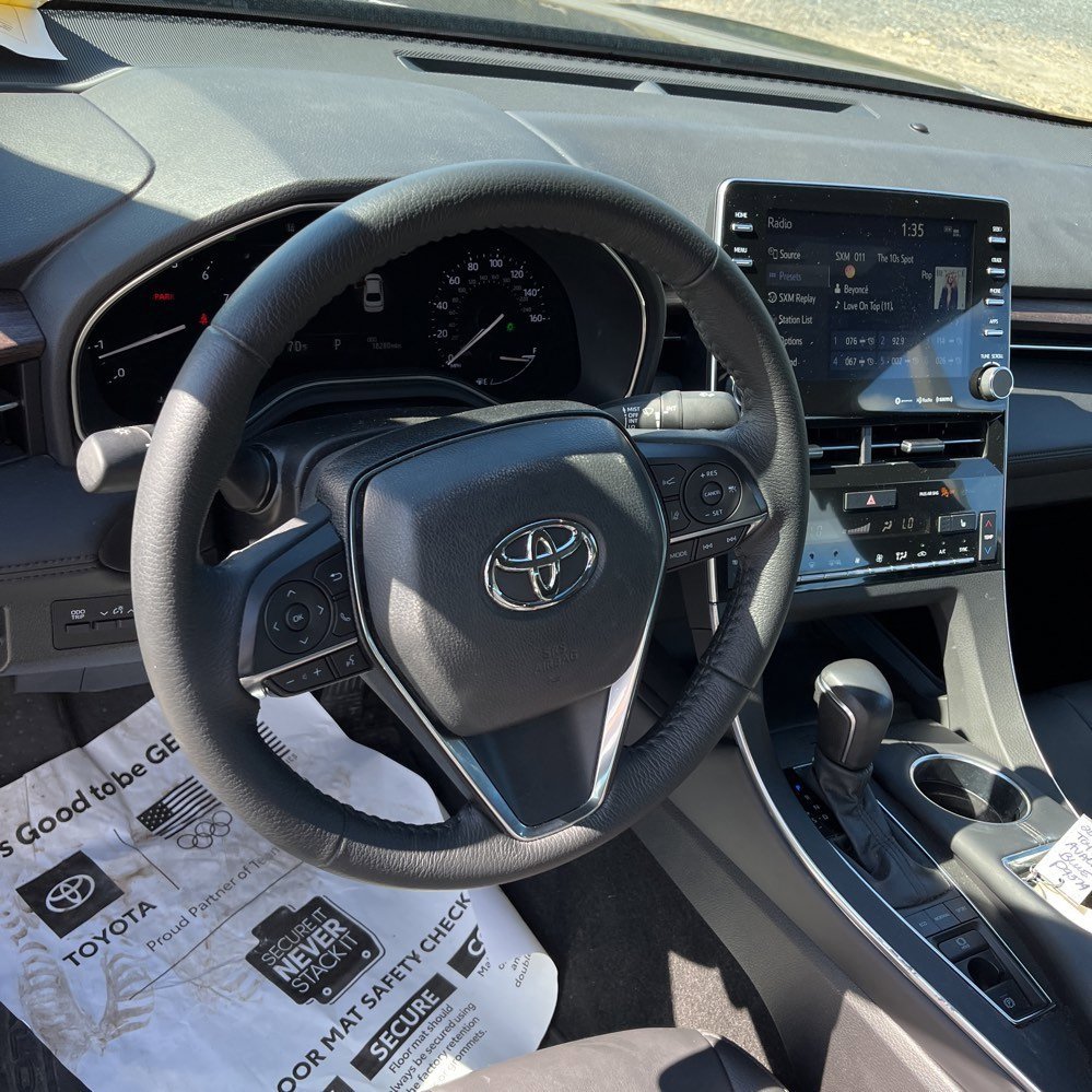 Used 2022 Toyota Avalon XLE image 4