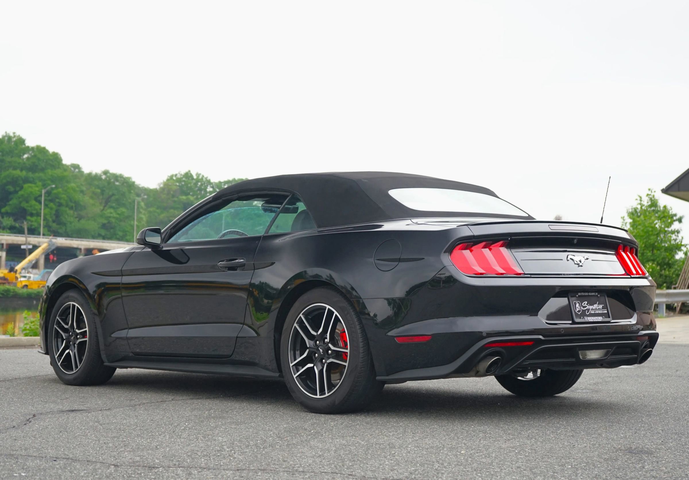 Used 2021 Ford Mustang Premium image 7