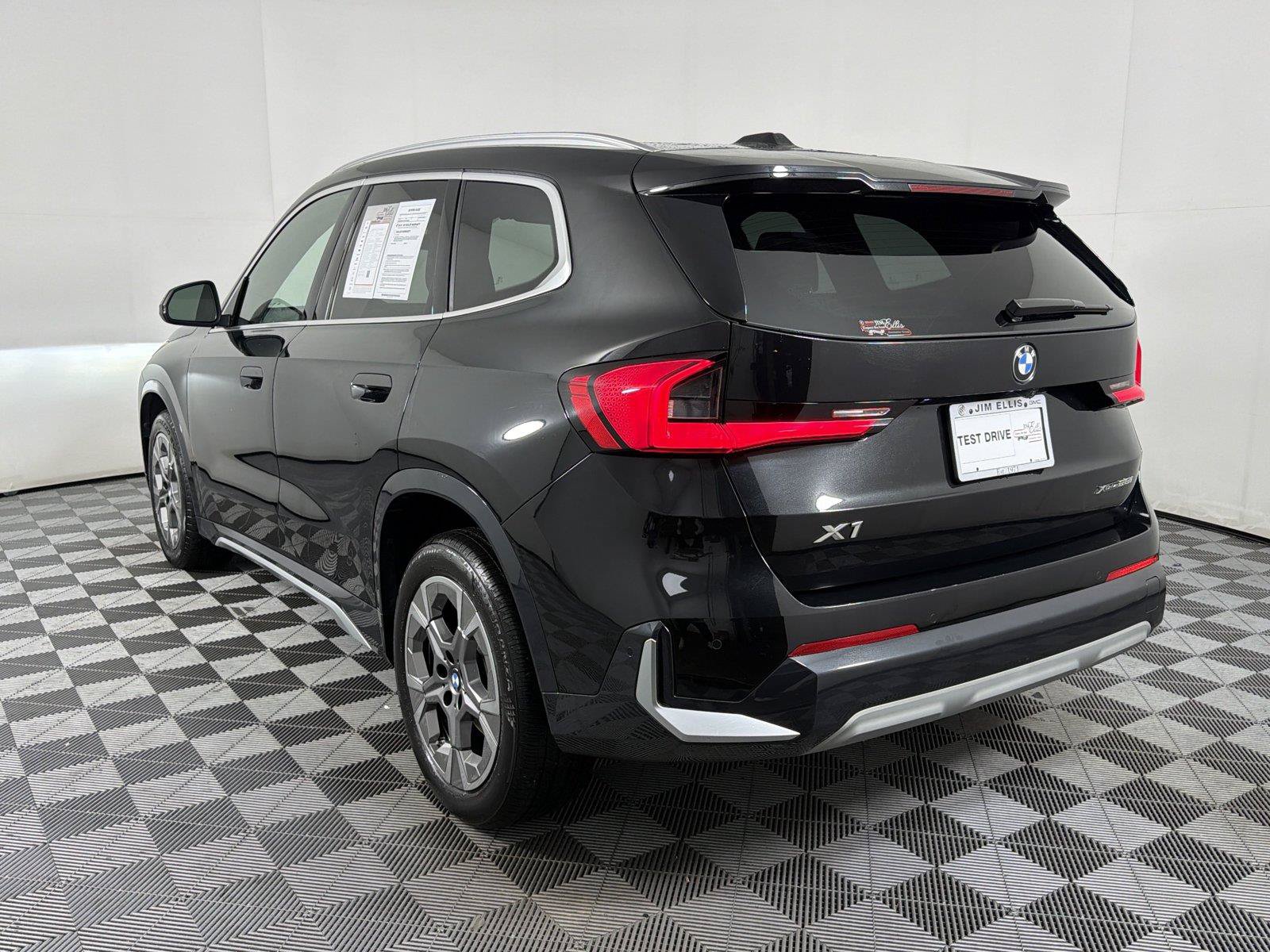 Used 2025 BMW X1 xDrive28i AWD/4WD image 4