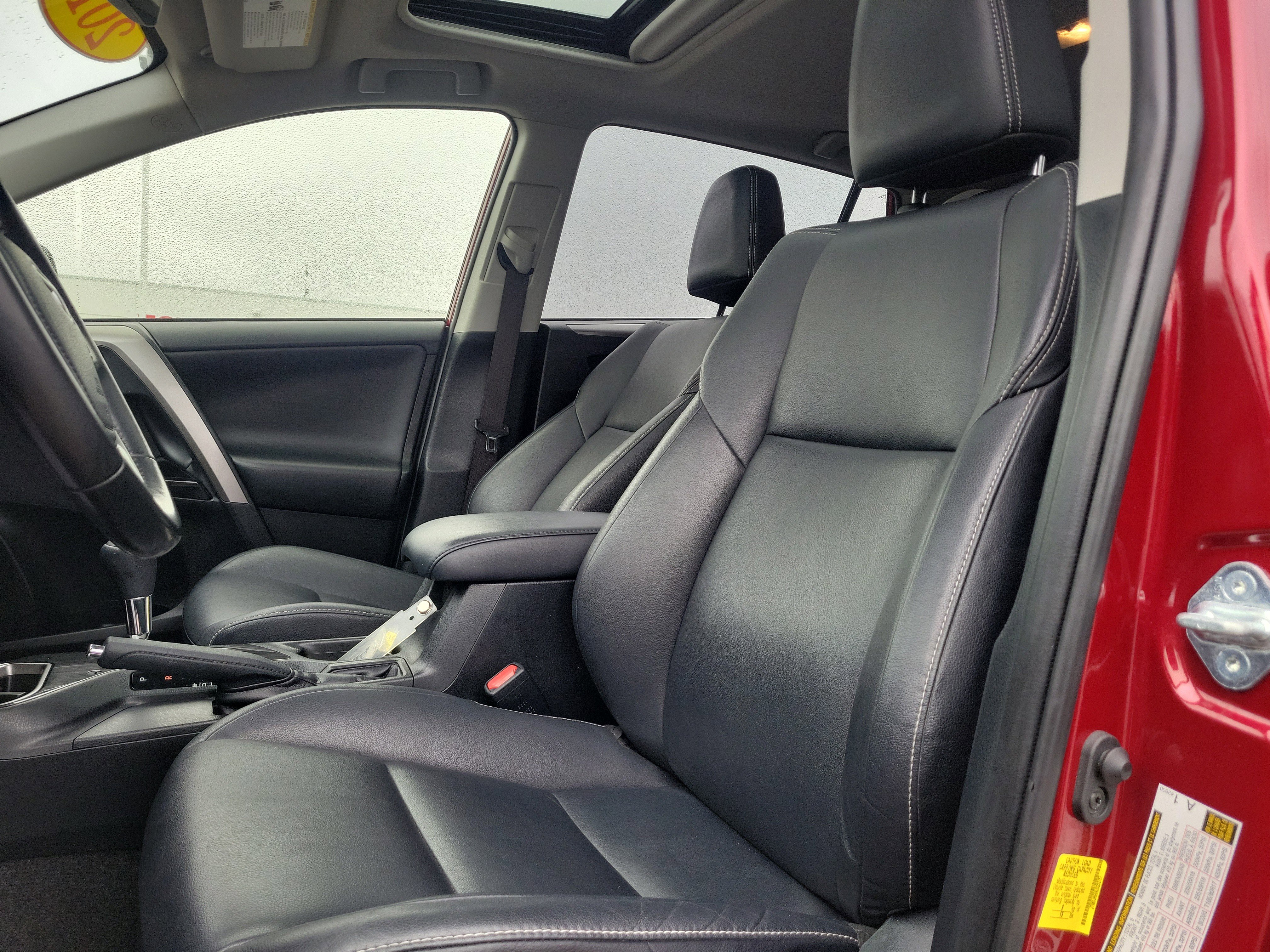 Used 2018 Toyota RAV4 Limited image 17