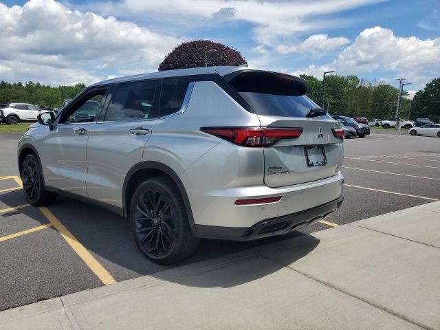 Used 2022 Mitsubishi Outlander SE FWD image 3