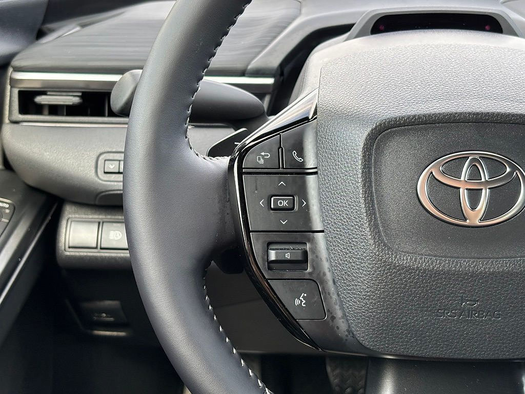 Used 2026 Toyota C-HR AWD/4WD image 19