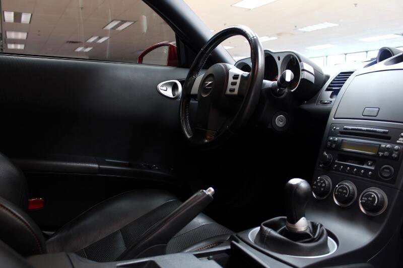 Used 2004 Nissan 350Z Touring w/ Cargo Convenience Pkg image 5