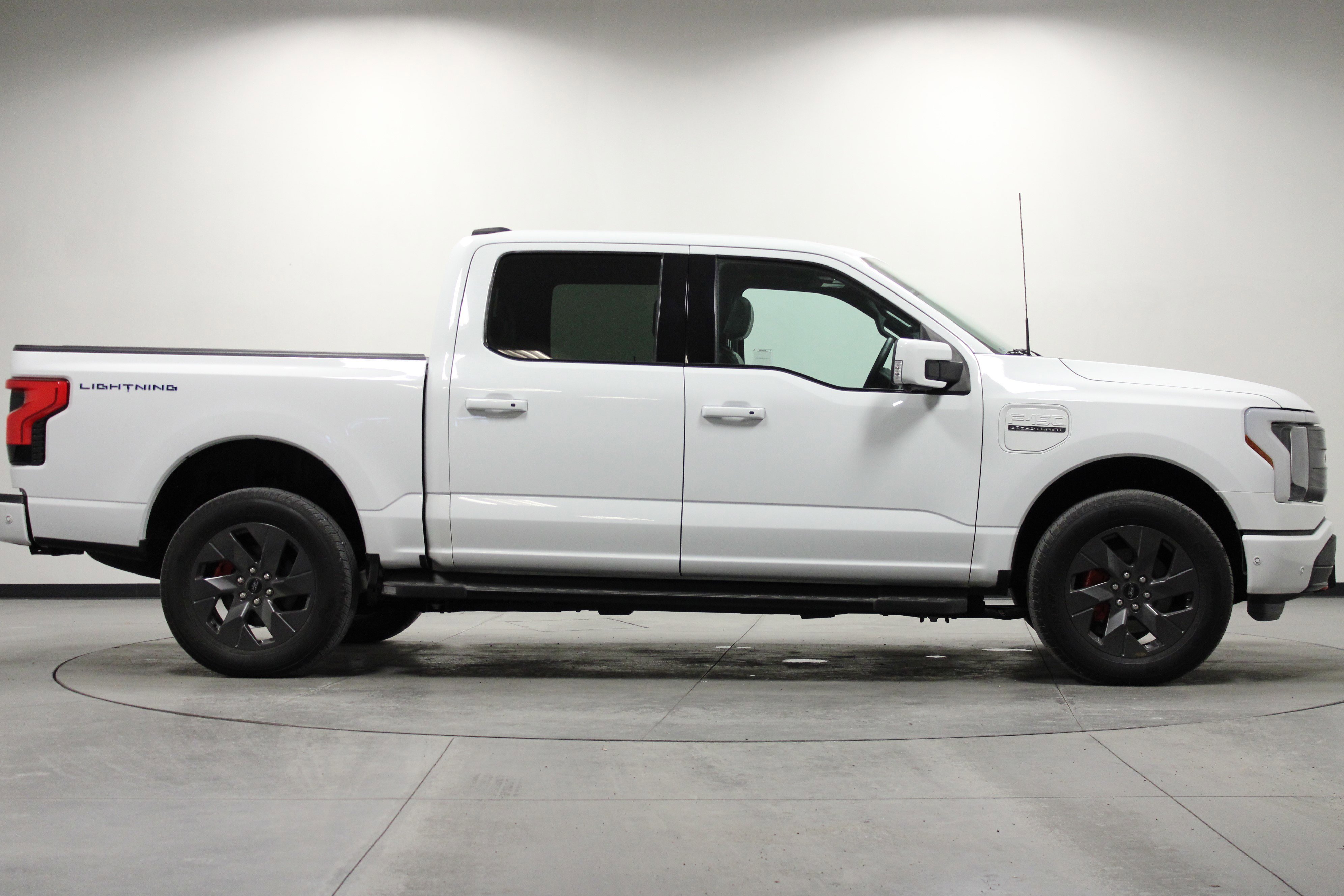 Used 2023 Ford F150 Lightning Lariat w/ Equipment Group 511A High image 3