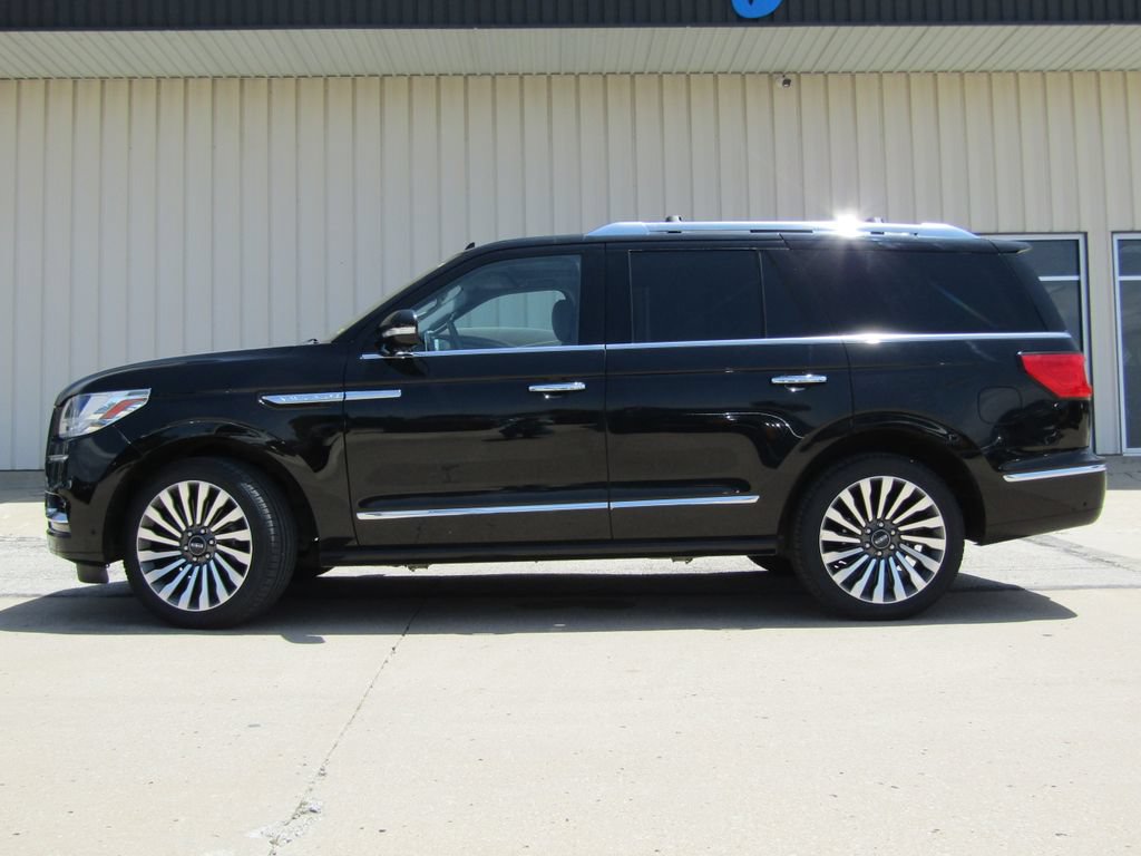 Used 2019 Lincoln Navigator Reserve w/ Cargo Package AWD/4WD image 11