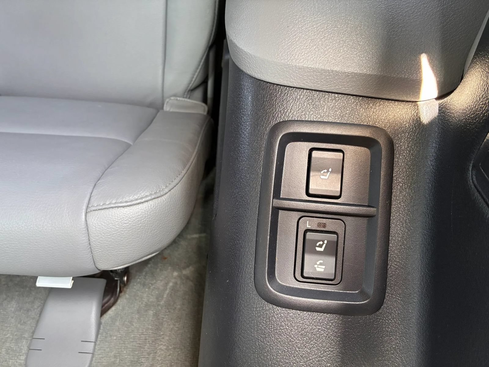Used 2010 Toyota Sequoia Limited AWD/4WD image 32