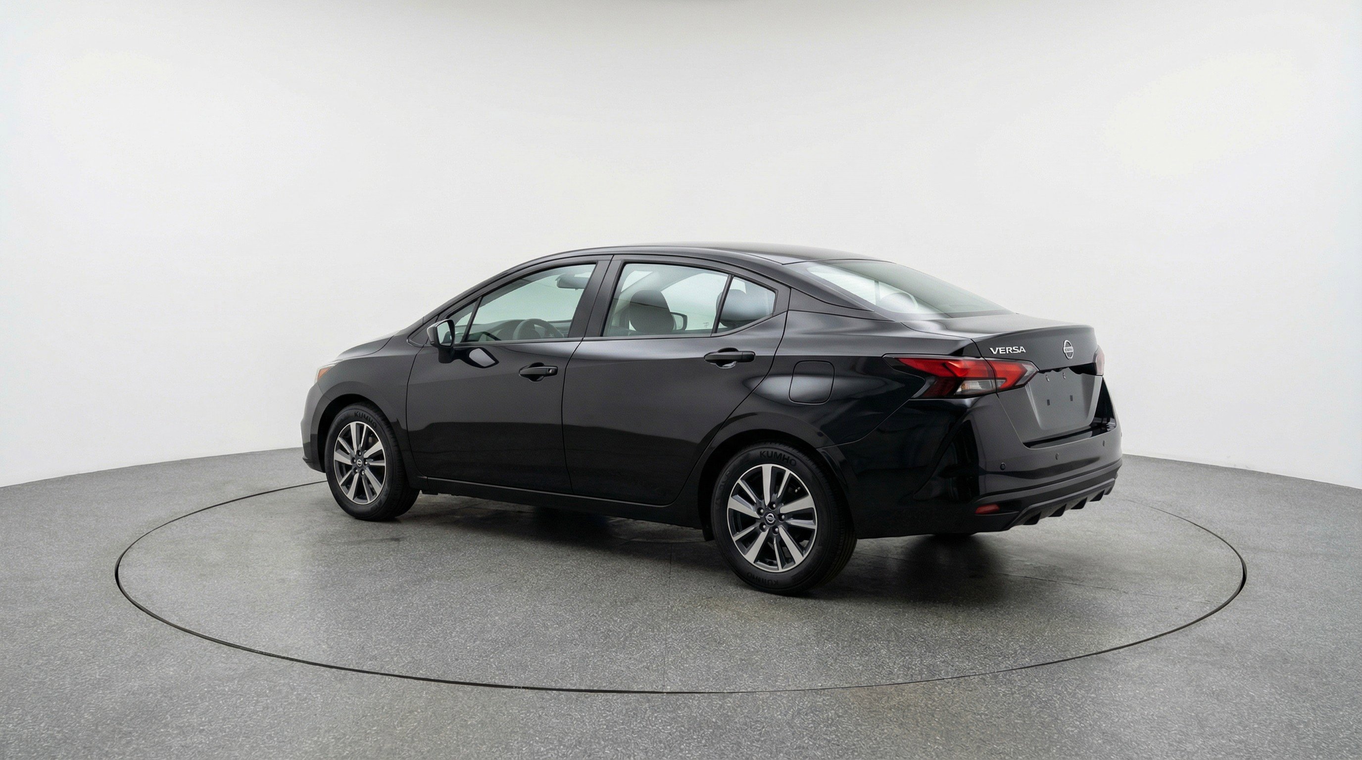 Used 2025 Nissan Versa SV image 6