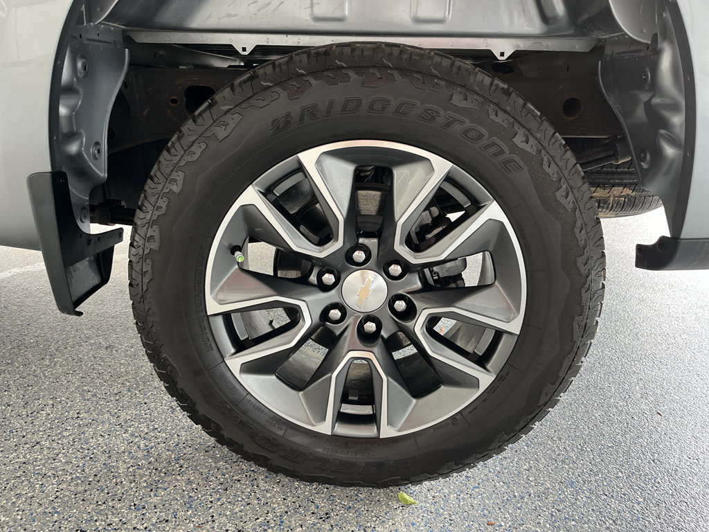 Used 2023 Chevrolet Silverado 1500 LT AWD/4WD image 35