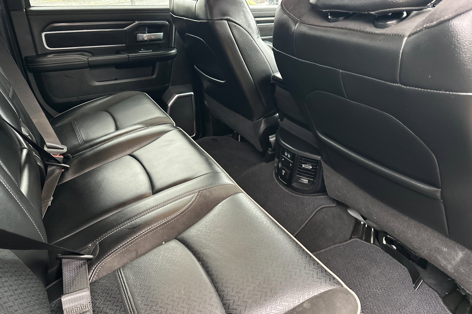 Used 2024 RAM 3500 Laramie w/ Sport Appearance Package image 30