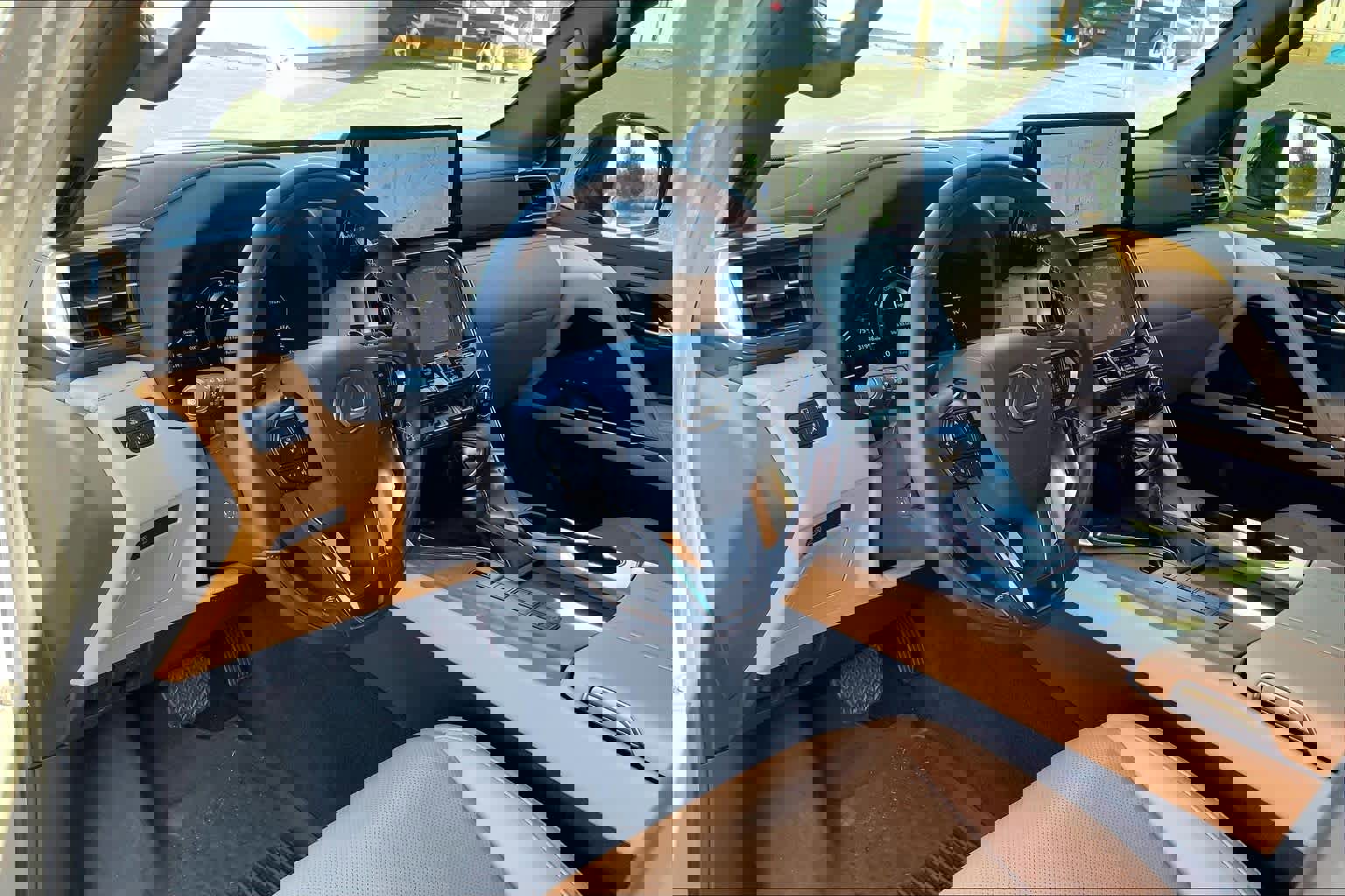 Used 2024 Lexus LX 600 4WD w/ Luxury Package image 20