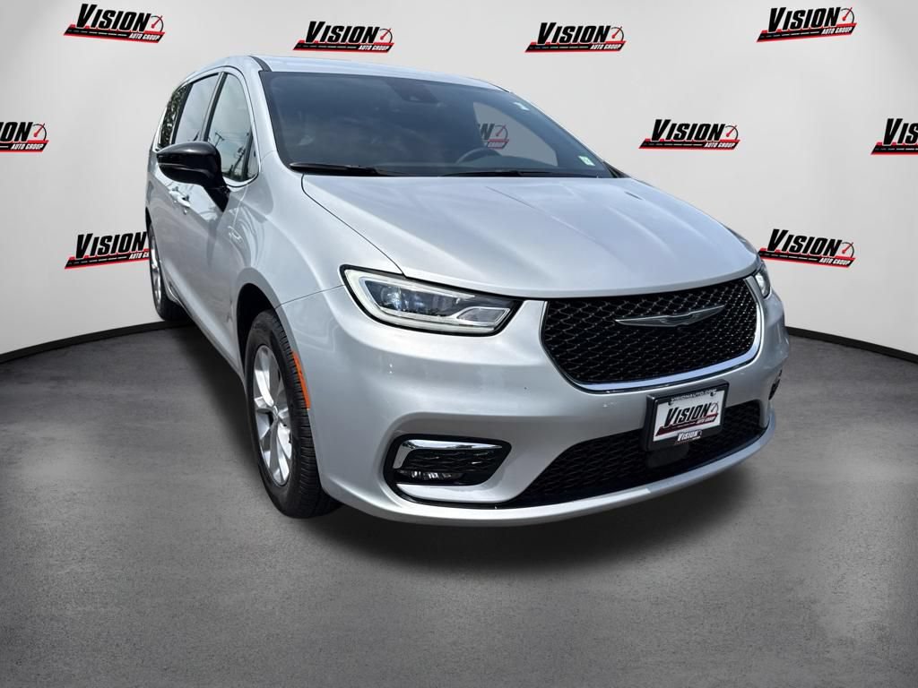 New 2026 Chrysler Pacifica Select AWD/4WD image 3