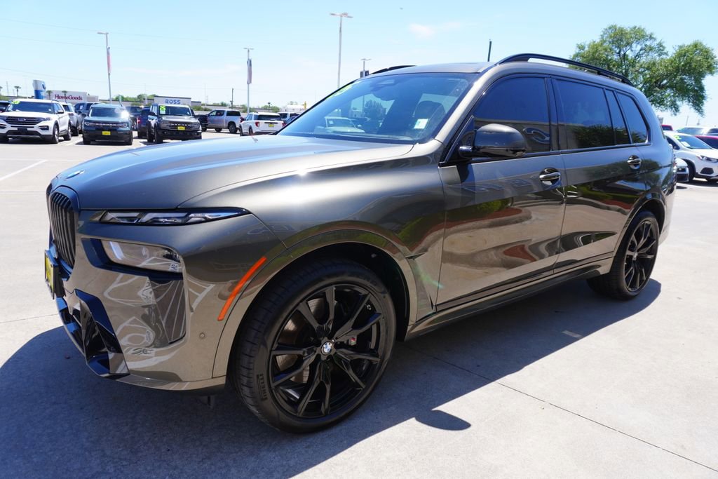 Used 2025 BMW X7 xDrive40i w/ M Sport Package AWD/4WD image 4