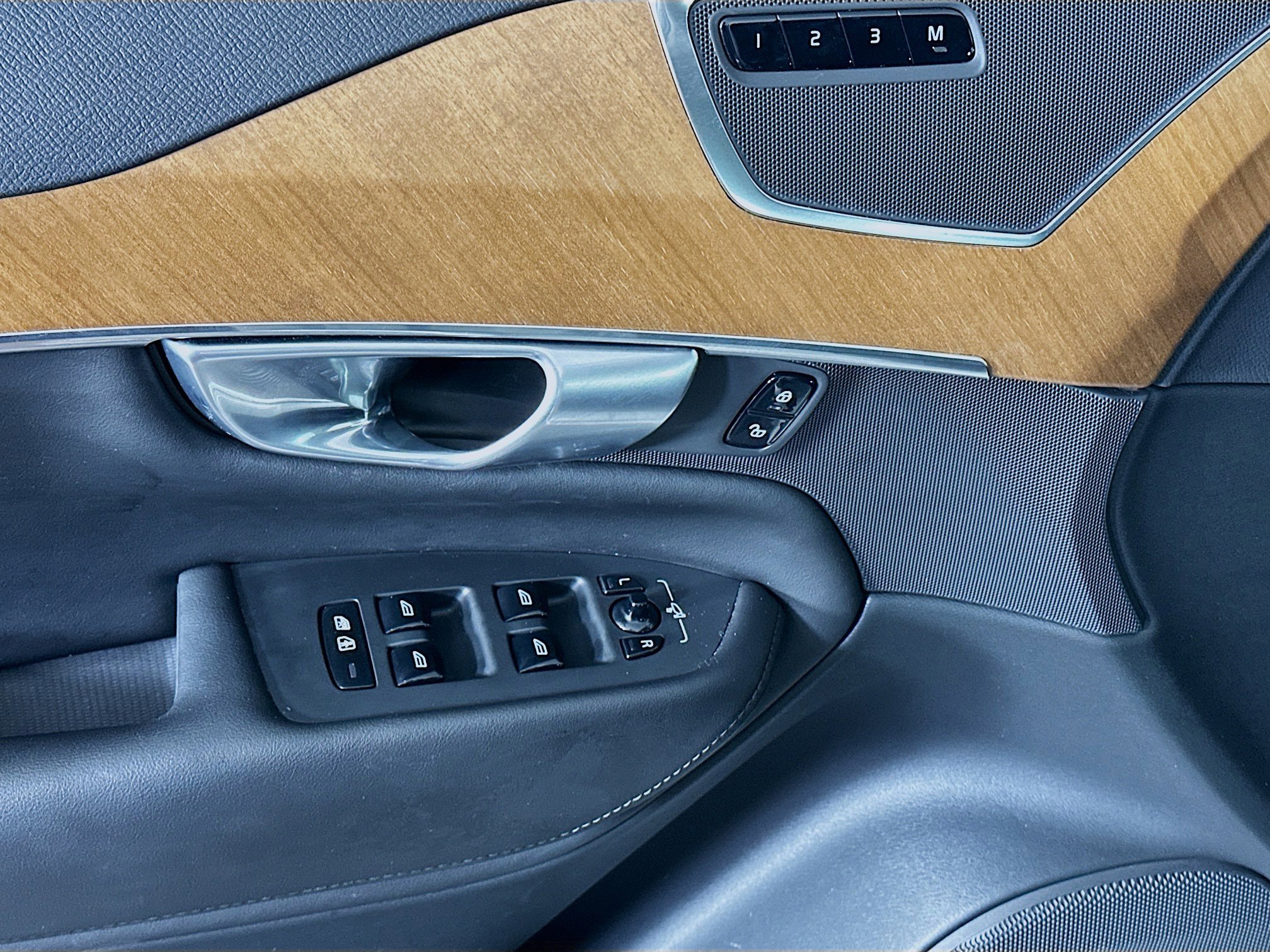 Used 2024 Volvo XC90 B5 Plus image 15