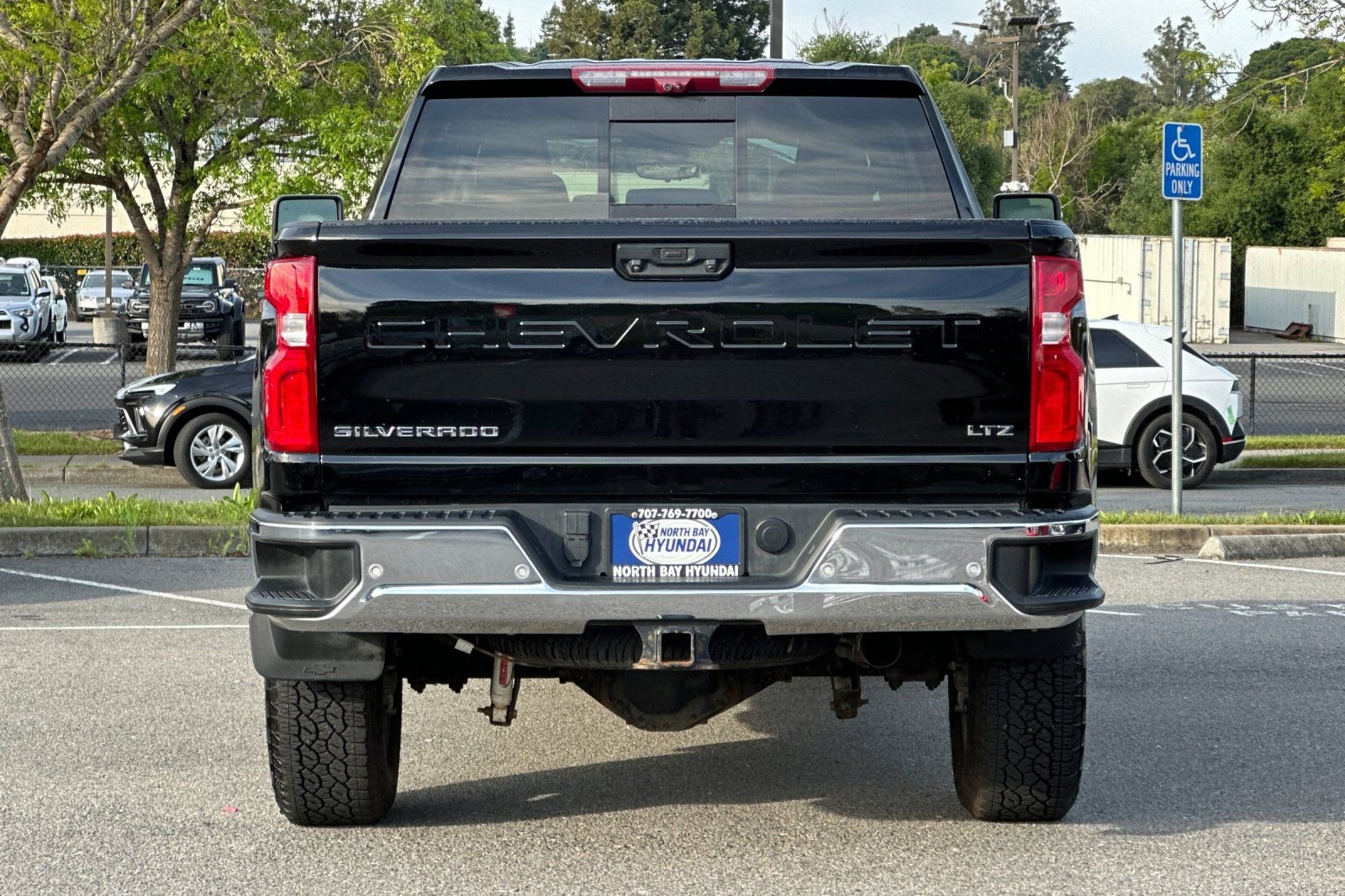 Used 2022 Chevrolet Silverado 2500 LTZ w/ LTZ Premium Package AWD/4WD image 5