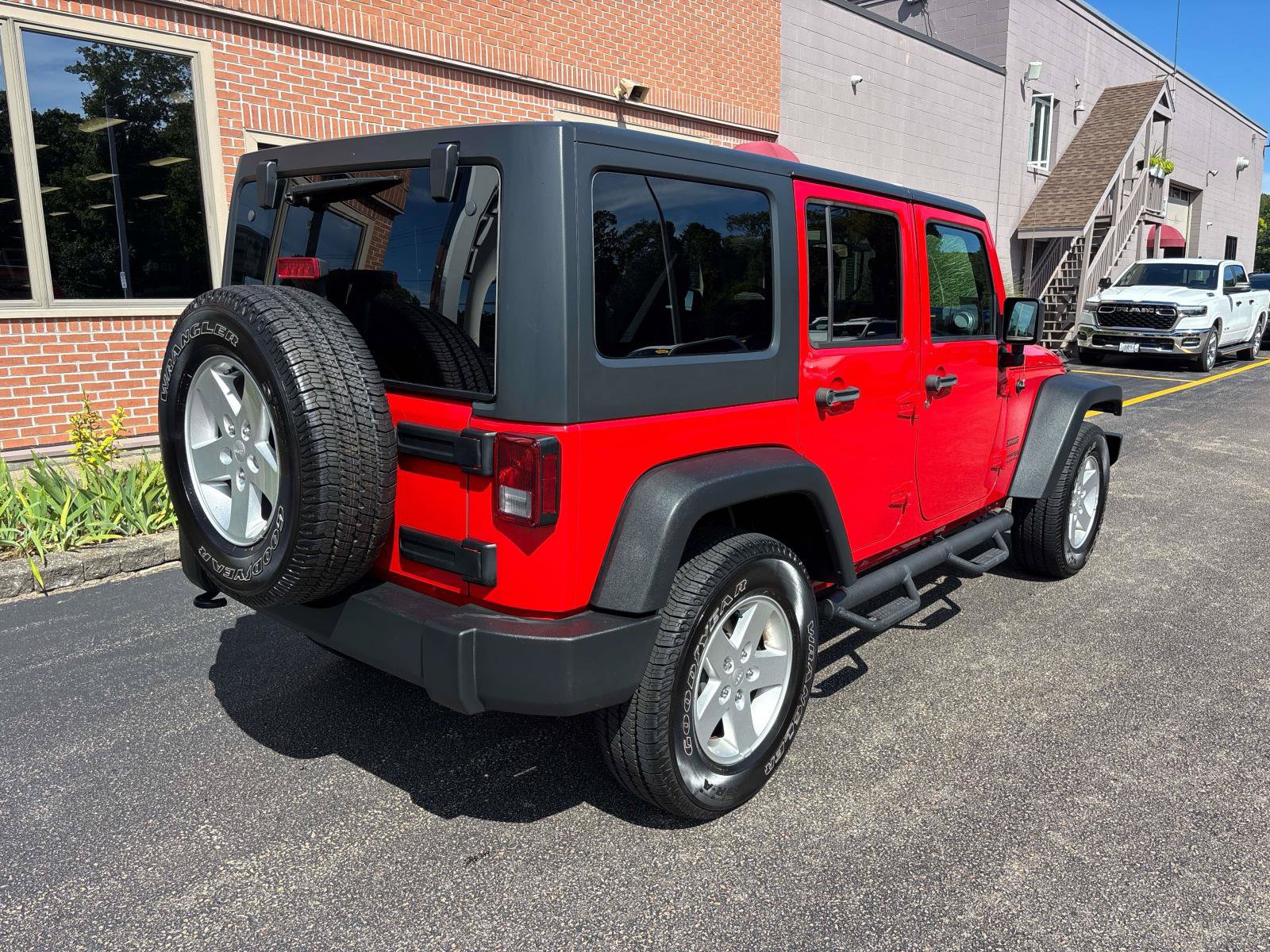 Used 2018 Jeep Wrangler Unlimited Sport S AWD/4WD image 28