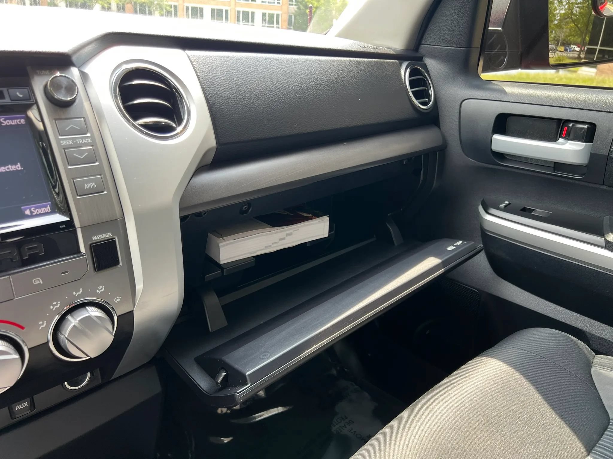 Used 2015 Toyota Tundra SR5 AWD/4WD image 31