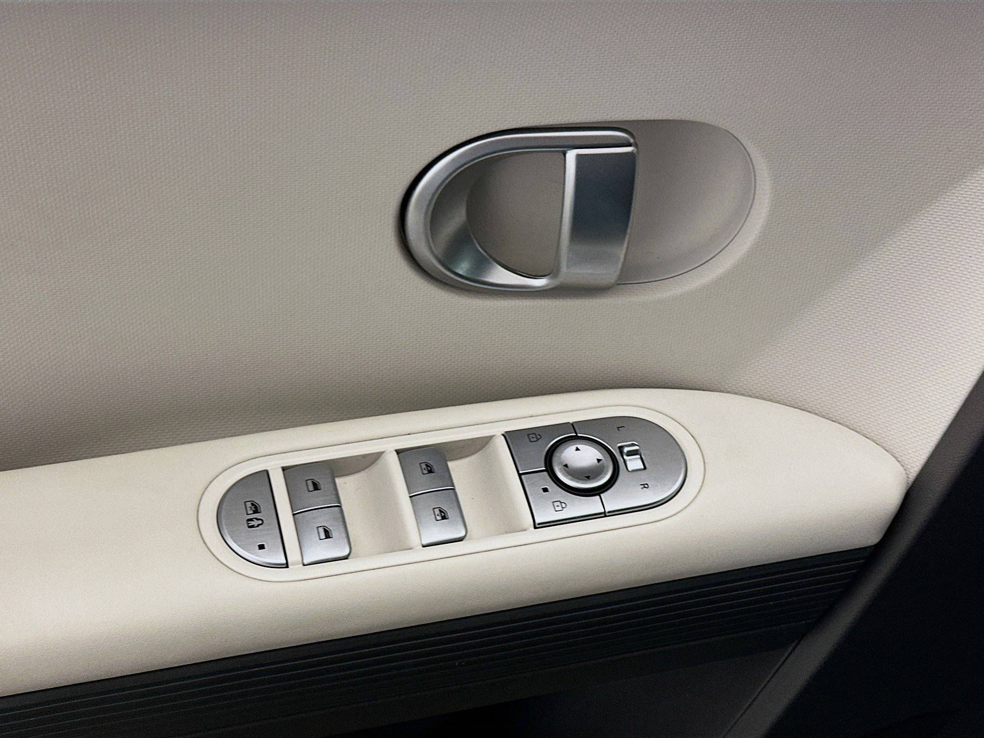 Used 2024 Hyundai Ioniq 5 SEL image 15