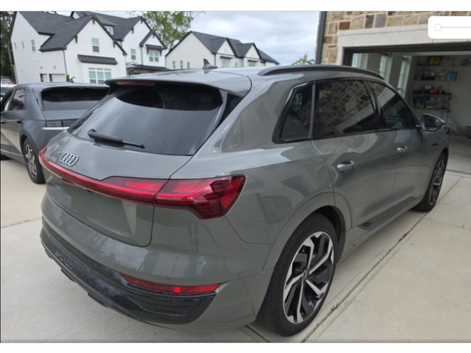 Used 2024 Audi Q8 e-tron Prestige AWD/4WD image 3