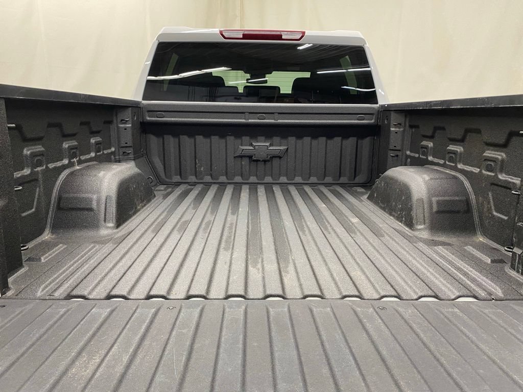 Used 2025 Chevrolet Silverado 1500 LT Trail Boss w/ Dark Appearance Package AWD/4WD image 8