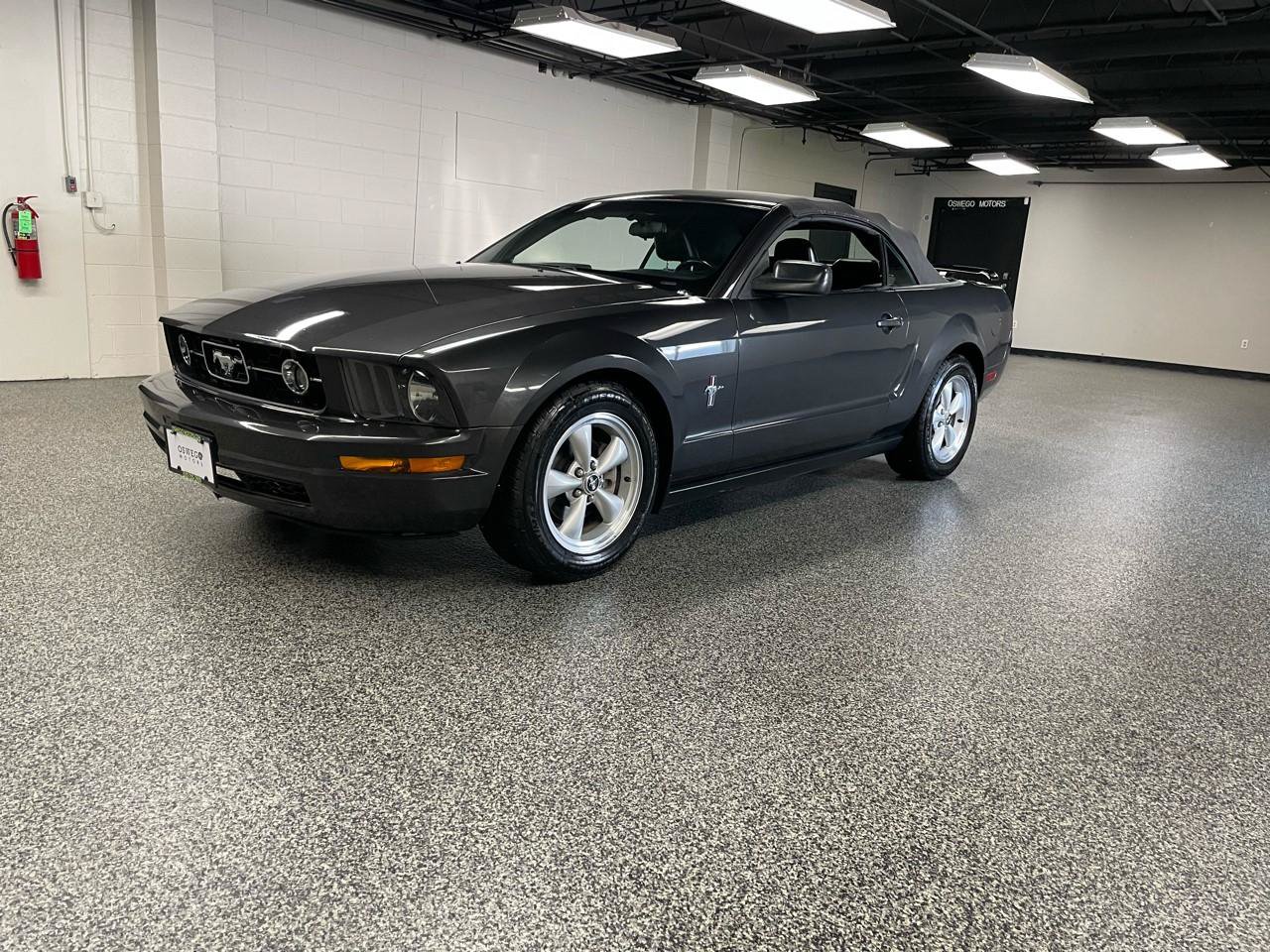 Used 2007 Ford Mustang Convertible RWD image 9