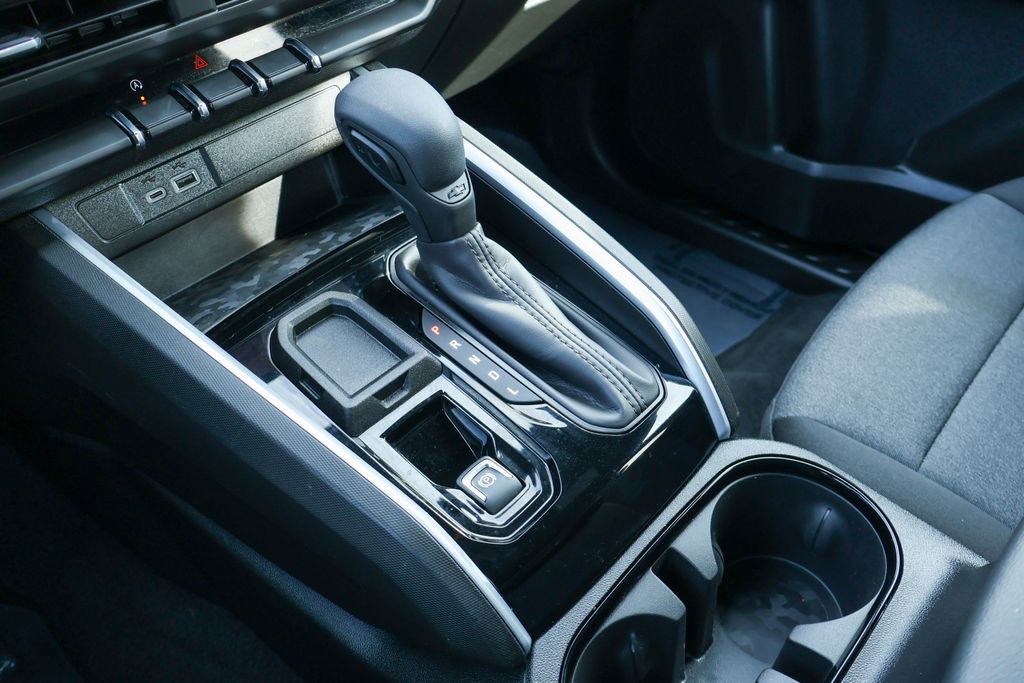 Used 2025 Chevrolet Colorado W/T image 16