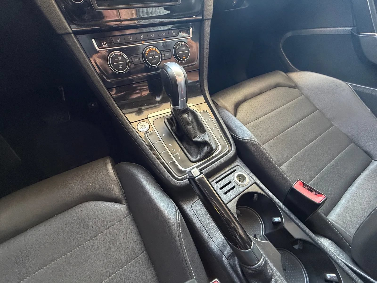 Used 2015 Volkswagen Golf TDI SEL FWD image 34